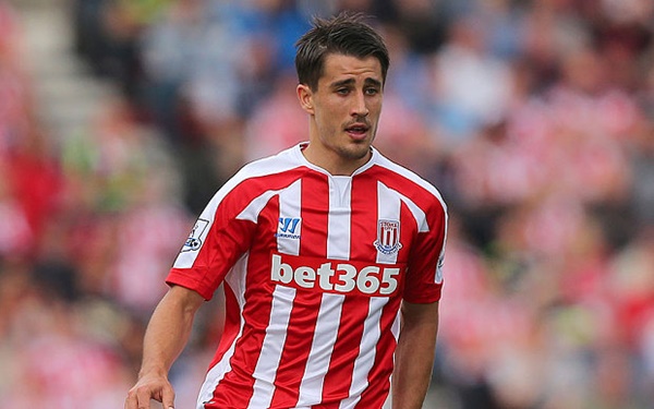 Hợp đồng của anh với Stoke City còn thời hạn đến tháng 6/2020. Tuy nhiên chấn thương đầu gối nghiêm trọng kéo dài vào tháng 1 năm 2015 đã làm gián đoạn sự nghiệp của tiền đạo người Tây Ban Nha.