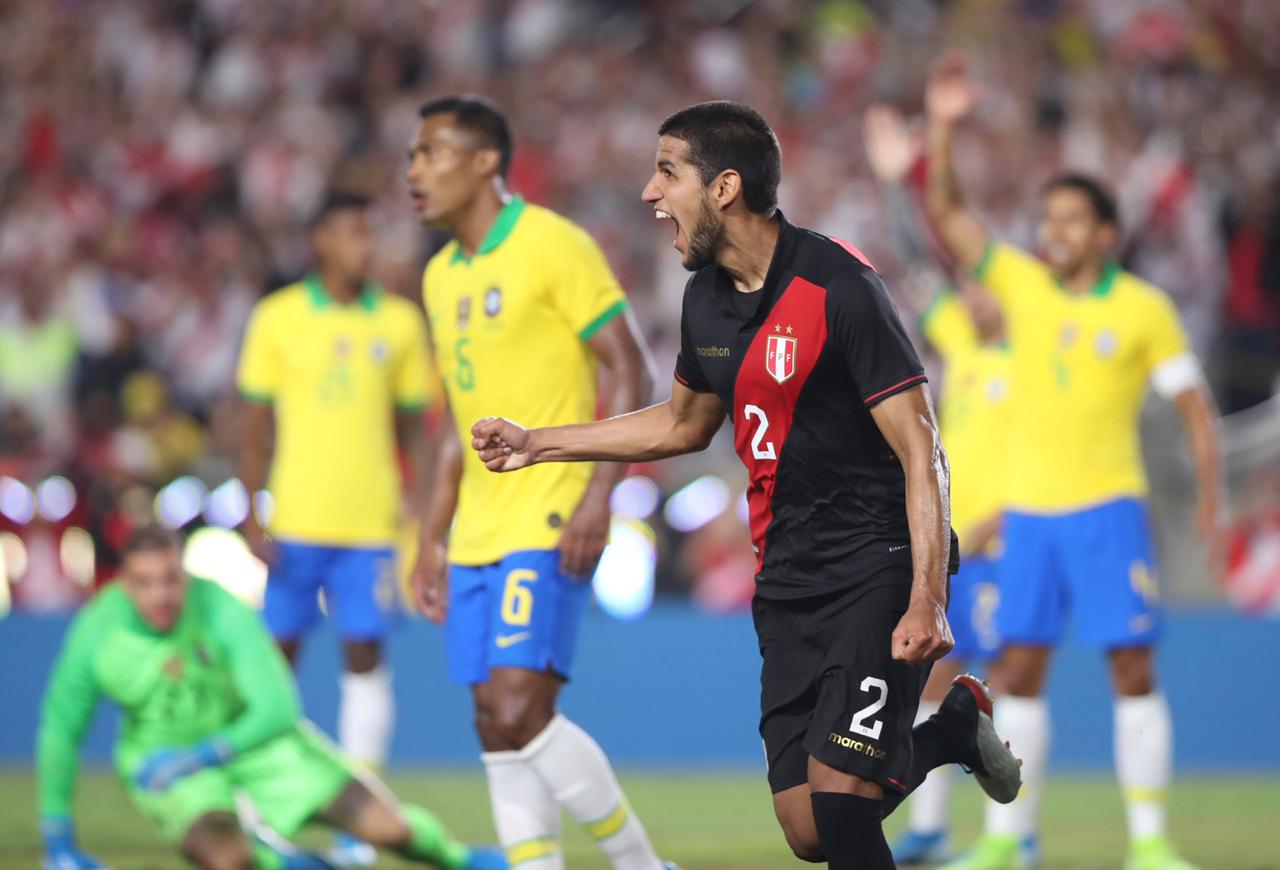 Tưởng chừng 2 đội sẽ hòa nhau với tỷ số 0-0 thì bất ngờ đến phút 85, Peru có bàn mở tỷ số. Từ quả đá phạt bên cánh phải, Yotun treo bóng cực kỳ khó chịu để Abram đánh đầu làm tung lưới của thủ thành Ederson.