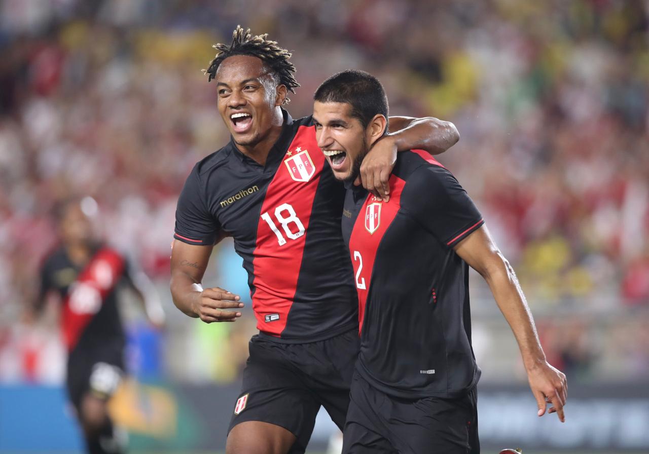 Niềm vui của các cầu thủ Peru.