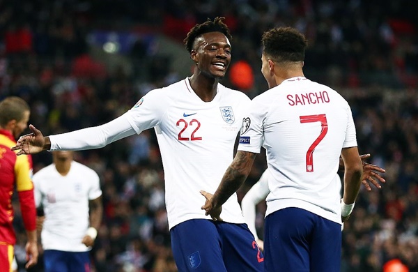 Người kiến tạo cho Abraham là Jadon Sancho.