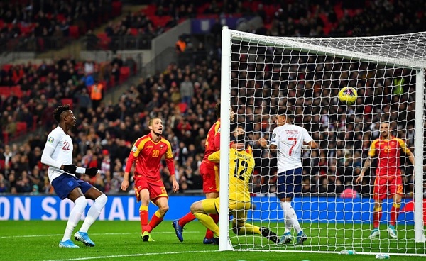 Phút 66, từ một tình huống căng ngang khó chịu của Rashford, Sofranac lúng túng đá phản lưới nhà, giúp Tam Sư có được bàn thắng thứ 6.