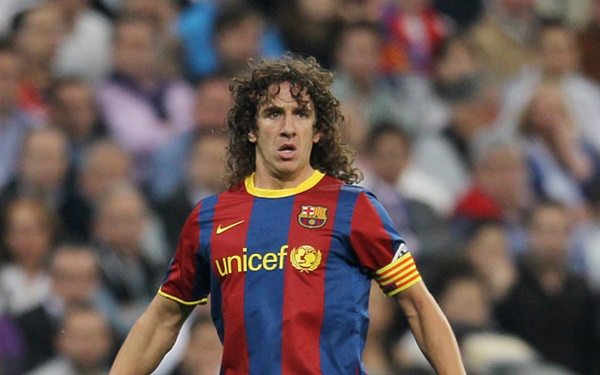 Trung vệ - Carles Puyol: Lối chơi sức mạnh, đầy máu lửa đã giúp Puyol trở thành một trong những trung vệ xuất sắc nhất thế giới trong kỉ nguyên của anh.
