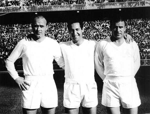 1. Alfredo Di Stefano, Ferenc Puskás và Paco Gento: Sự xuất sắc của bộ ba huyền thoại này đã giúp Real Madrid giành gần như mọi danh hiệu trong những năm 1950.