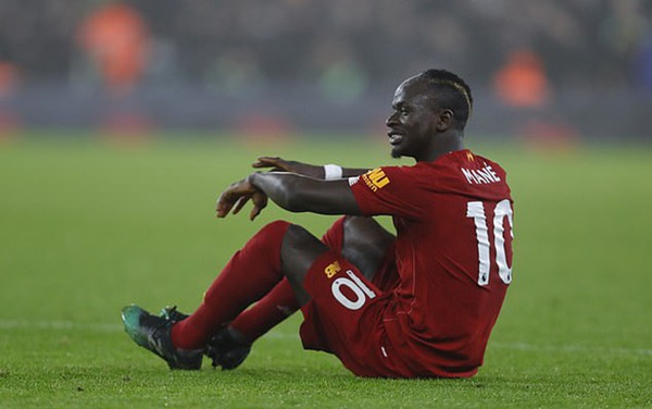 Tiền vệ cánh trái – Sadio Mane: Ngôi sao người Senegal kết hợp với Salah tạo ra đôi cánh cực kỳ lợi hại cho The Kop.