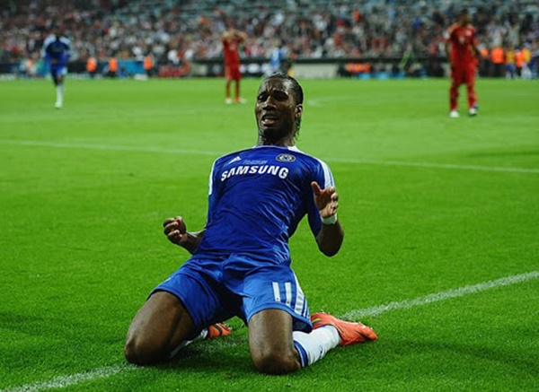 Tiền đạo – Didier Drogba: "Voi rừng" đã đem về cho Chelsea 4 chức vô địch Premier League, 4 FA Cup, 4 League Cup và 1 Champions League. Anh được xem là một trong những chân sút vĩ đại nhất trong lịch sử giải Ngoại hạng.