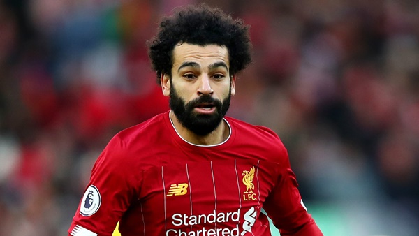 Tiền vệ cánh phải – Mohamed Salah: Từng thất bại tại Chelsea, tuy nhiên chân sút người Ai Cập lại tỏa sáng rực rỡ khi trở lại Ngoại hạng Anh khoác áo Liverpool.