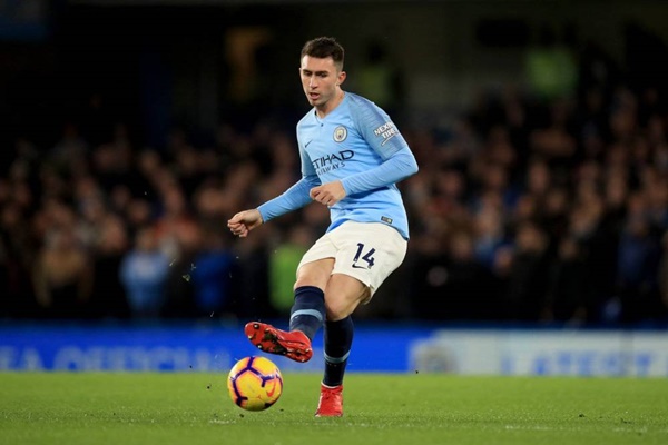 Trung vệ: Aymeric Laporte - Thêm một ngôi sao của Man City đang nằm trong tầm ngắm của Gã khổng lồ xứ Catalunya. Laporte được xem là phương án gia tăng chất thép cho hàng phòng ngự.