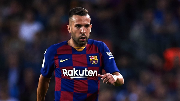 Hậu vệ trái: Jordi Alba - Ngôi sao người Tây Ban Nha đang là đối tác ăn ý nhất của Messi. Vị trí của anh gần như là bất khả xâm phạm.