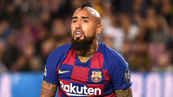 6. Arturo Vidal - Đội chủ sân Camp Nou muốn tìm phương án trẻ trung hơn khi mà Vidal đã 33 tuổi.