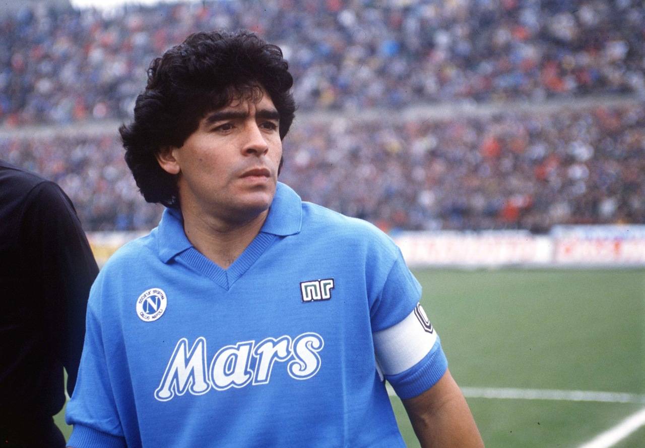 Napoli đã chi một số tiền rất lớn để mua Maradona.