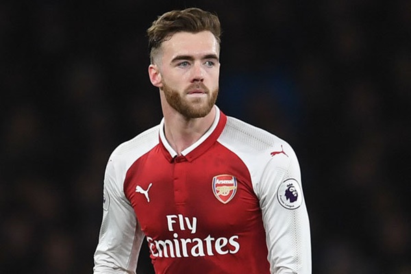 Tương tự là trường hợp của Calum Chambers khi màn trình diễn của anh không đáp ứng được kỳ vọng của BLĐ.