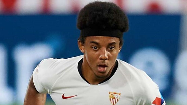 8. Jules Kounde: Tương tự là tài năng 21 tuổi của Sevilla - trung vệ có màn trình diễn chói sáng ở mùa giải vừa qua.