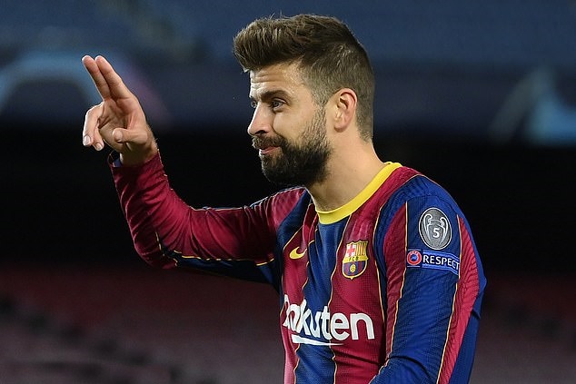 9. Gerard Pique (Barcelona). Phong độ sa sút trầm trọng khiến ngôi sao người Tây Ban Nha rơi xuống tận vị trí thứ 9.