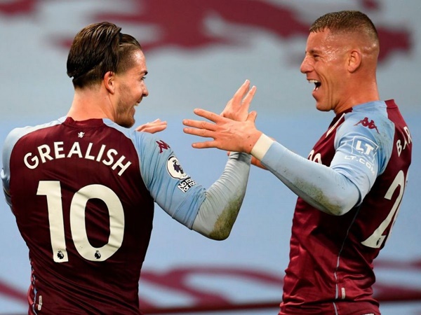 2 ngôi sao của Aston Villa dính bê bối.
