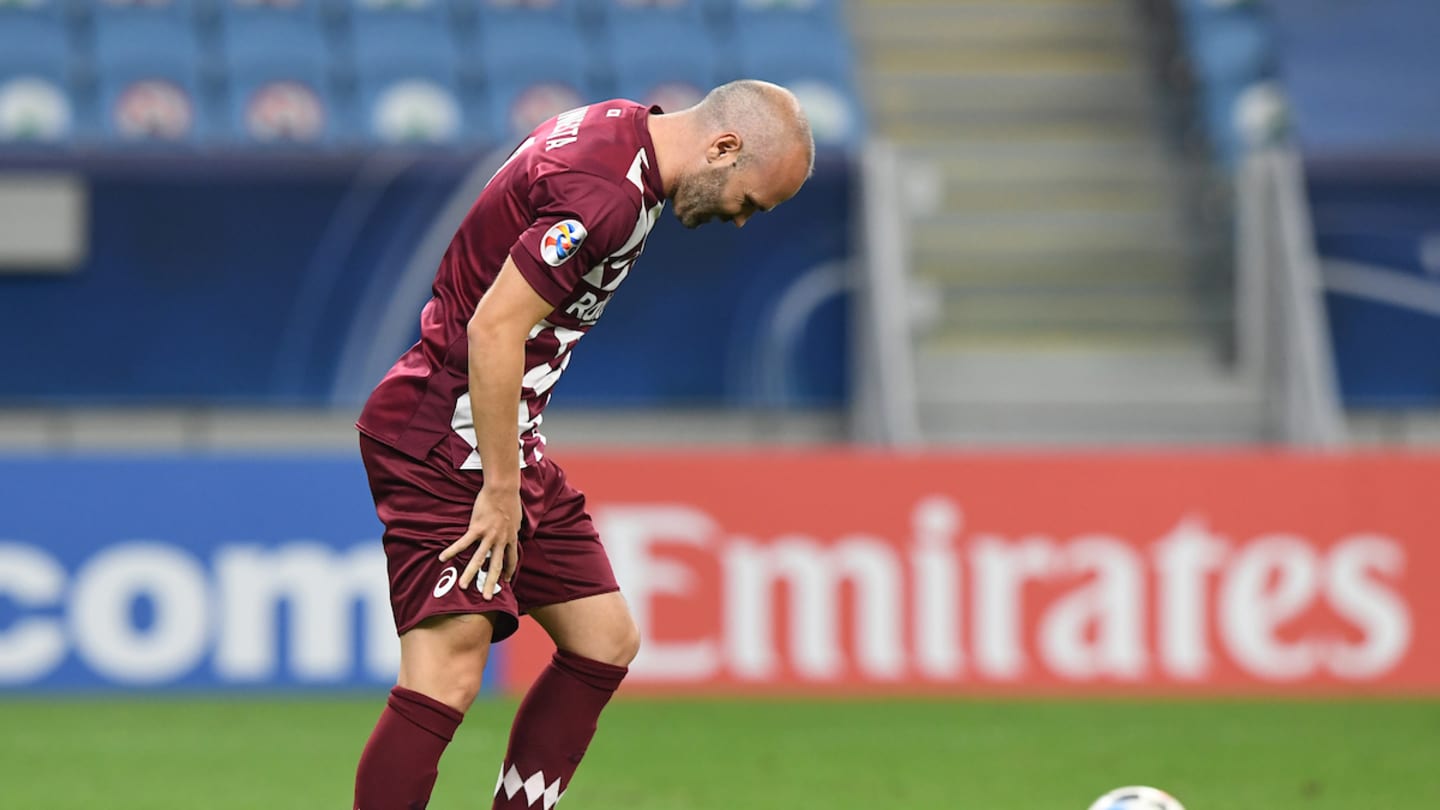 Iniesta dính chấn thương nặng.