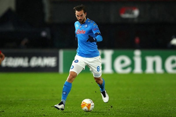 4. Fabian Ruiz (Napoli) - Tiền vệ người Tây Ban Nha được biết đến như một trong những nhạc trưởng xuất sắc nhất Serie A trong vài mùa giải trở lại đây. Anh đang nằm trong tầm ngắm của Barcelona lẫn Real Madrid.