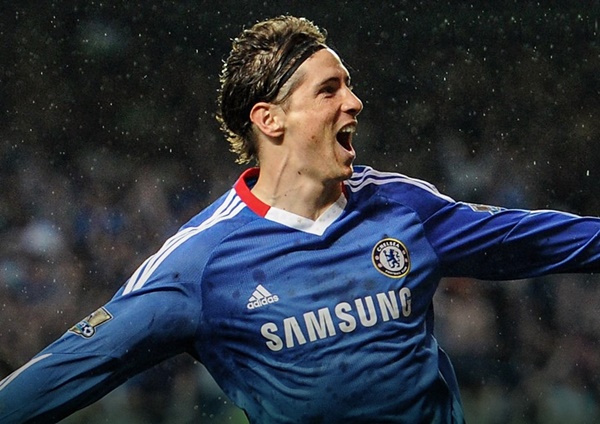 8. Fernando Torres – Tháng 01/2011, Chelsea gây chấn động khi bỏ ra 72 triệu đô-la để chiêu mộ Torres từ Liverpool. Đáng tiếc tại Stamford Bridge, T9 chỉ còn là cái bóng của chính mình.
