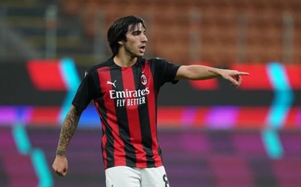 2. Sandro Tonali - AC Milan vượt qua hàng loạt đội bóng lớn để có được Tonali theo dạng cho mượn từ Brescia.