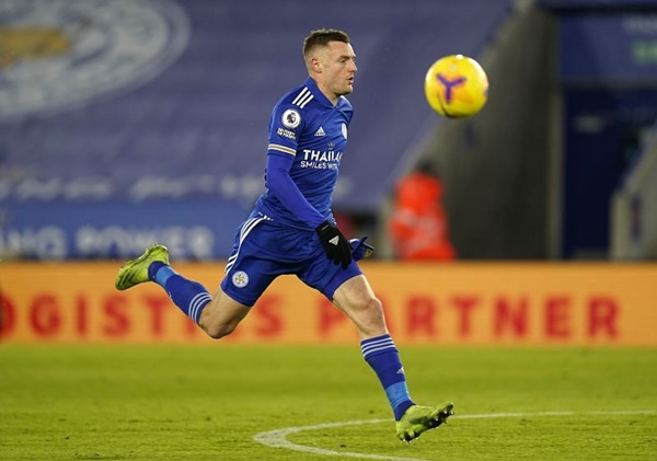 6. Jamie Vardy (Leicester City) - 11: Chủ nhân của danh hiệu Vua phá lưới mùa trước vẫn đang duy trì hiệu suất làm bàn ấn tượng, đồng thời giúp Leicester cạnh tranh sòng phẳng cho chức vô địch Premier League.