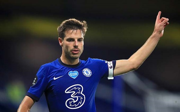 Nhưng với sơ đồ 3 hậu vệ mà Tuchel áp dụng, Azpilicueta đã có "đất diễn" khi được bố trí đá lệch phải. Anh từng thành công trong vai trò này dưới thời HLV Antonio Conte.