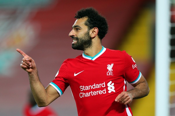 Tiền đạo phái: Mohamed Salah (Liverpool). Bất chấp sự bất ổn của tập thể The Kop ở mùa giải năm nay, cây săn bàn người Ai Cập vẫn đang tỏa sáng với 17 pha lập công và dẫn đầu danh sách vua phá lưới EPL.