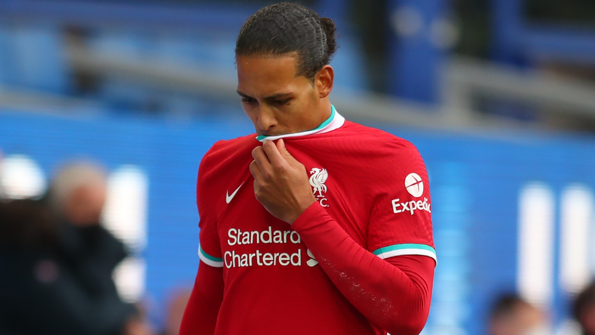 Trung vệ: Virgil van Dijk (Liverpool - 70 triệu euro). Sự vắng mặt của ngôi sao người Hà Lan chính là nguyên nhân chính dẫn đến việc The Kop chìm sâu vào cơn khủng hoảng và chật vật trong cuộc đua top 4.