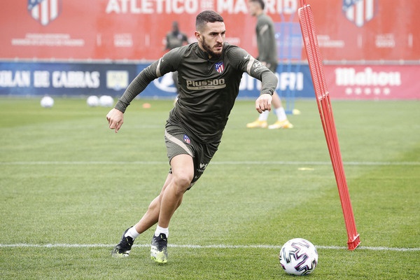 6. Koke (Atletico Madrid) - Tiền vệ người Tây Ban Nha là nhân tố không thể thay thế dưới thời HLV Diego Simeone. Đội trưởng của Atletico Madrid rất xuất sắc trong việc cầm trịch trận đấu và điều tiết lối chơi.