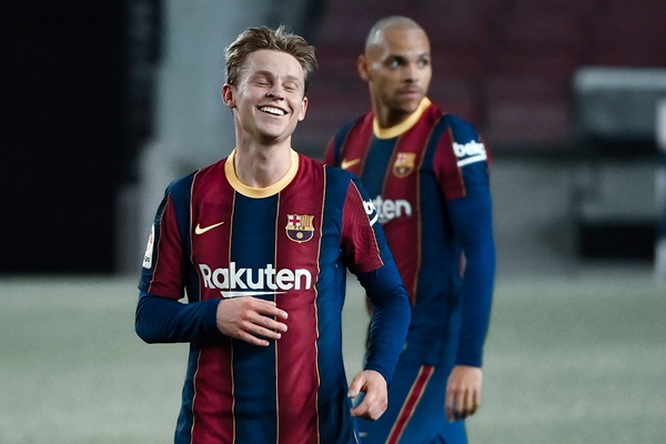 1. Frenkie de Jong (Barcelona) - Tư duy chiến thuật nhạy bén, khả năng thoát pressing, cầm nhịp tốt là ưu điểm nơi ngôi sao 23 tuổi.