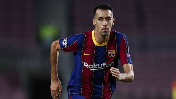 4. Sergio Busquets (Barcelona) - Ngôi sao người Tây Ban Nha đang hồi sinh mạnh mẽ trong thời gian gần đây. Busquets tiếp tục đóng vai trò "trạm trung chuyển", kết nối các tuyến lại với nhau.