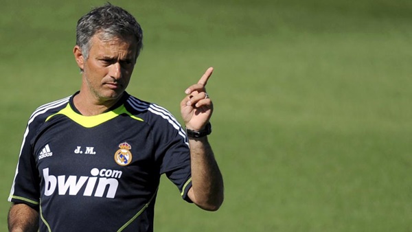 Đến năm 2012, Mourinho bị Real Madrid sa thải. Đội bóng Hoàng gia Tây Ban Nha phải đền bù số tiền là 17 triệu bảng.