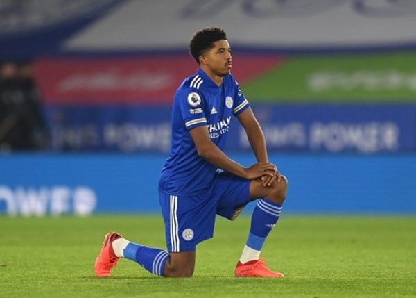 Trung vệ: Wesley Fofana (Leicester) - Dù chỉ mới 20 tuổi, Fofana đã là trung vệ mà bất kỳ ngôi sao tấn công nào đối mặt với anh cũng ngán ngẩm.