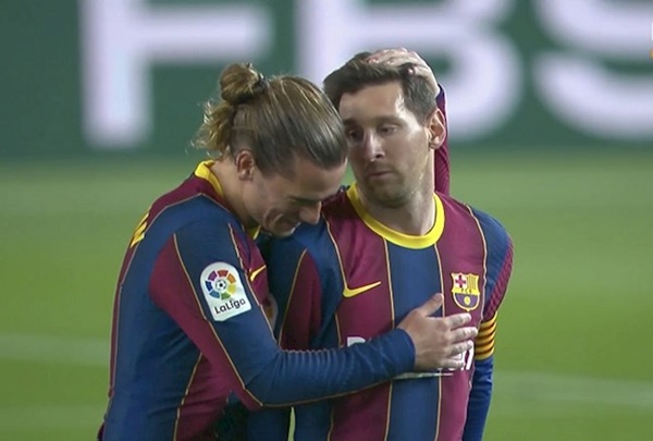 Thực tế siêu sao người Argentina đã có thể hoàn tất cú hat-trick. Khi Barca được hưởng phạt đền ở phút bù giờ, El Pulga đã nhường lại quyền thực hiện cho Antoine Griezmann, và tiền đạo người Pháp đã thực hiện thành công.