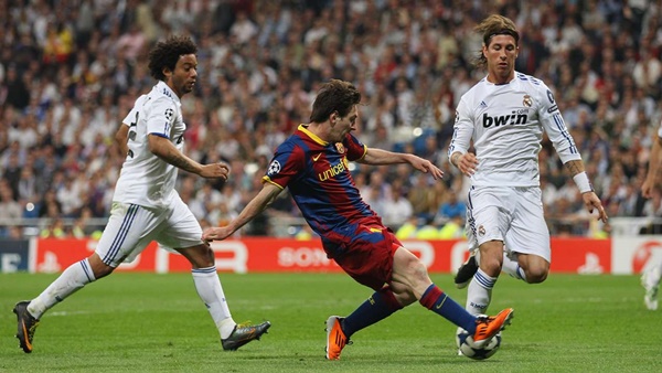 Với lợi thế hơn người, Barca đã đánh bại Los Blancos với tỷ số 2-0. Trận lượt về, hai đội hòa nhau 0-0, Blaugrana vì vậy đã góp mặt tại trận chung kết.