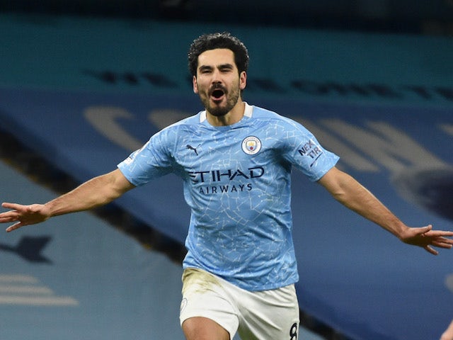 Tiền vệ trung tâm: Ilkay Gundongan (Man City). Mùa giải năm ngoái, chân chuyền người Đức đã ghi đến 14 bàn thắng tại Premier League và về thứ 3 trong cuộc đua cạnh tranh danh hiệu chiếc giày vàng. Dù được bố trí ở bất kỳ vai trò nào, cựu sao Dortmund luôn biết cách hoàn thành tốt nhiệm vụ.