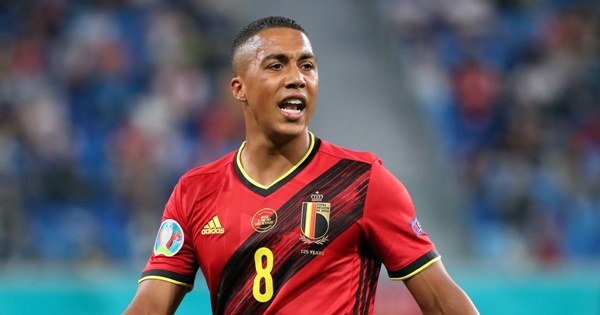 Tiền vệ trung tâm - Youri Tielemans: Với lối chơi giàu cơ động, dựa trên nền tảng thể lực và sức mạnh dồi dào, ngôi sao thuộc biên chế Leicester City mang lại sự cân bằng trong phòng ngự lẫn tấn công cho ĐT Bỉ.