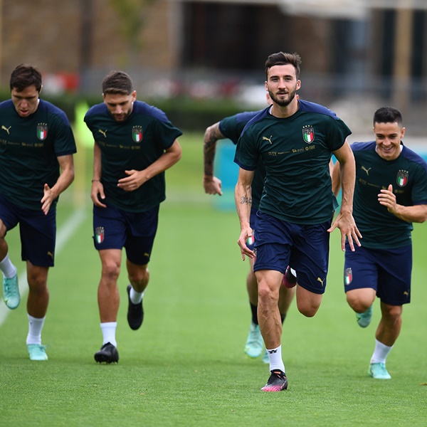 Xa hơn là ở trận chung kết EURO 2012, Azzurri đã thảm bại 0-4 trước đội bóng xứ sở bò tót. Do đó họ đang quyết tâm trả đủ món nợ này ở trận đấu tới.