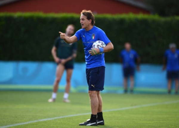 Italia chỉ mới nhận 2 bàn thua tại kỳ EURO lần này. Hiện Azzurri đang sở hữu chuỗi 15 trận thắng liên tiếp, bao gồm cả vòng loại EURO.