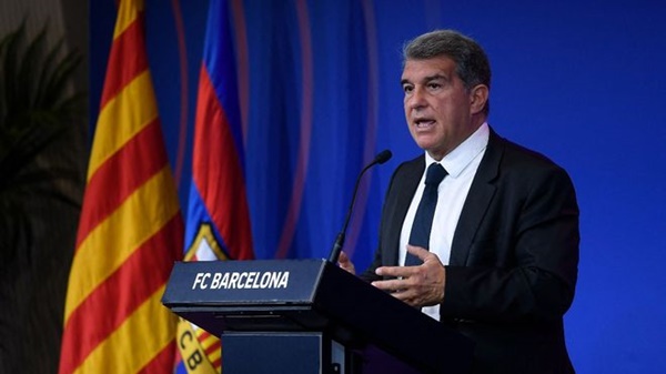 Laporta tuyên bố không gia hạn với Messi.