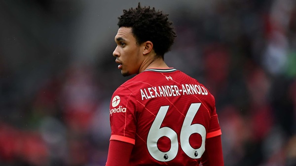 6. Trent Alexander-Arnold (3 kiến tạo) - Là một trong những hậu vệ phải xuất sắc nhất thế giới hiện nay, không có gì ngạc nhiên khi Arnold nằm trong top 10.