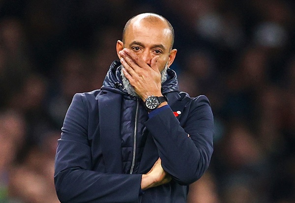 Tottenham sa thải HLV Nuno Santo.