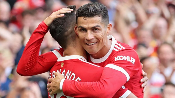Ronaldo và Bruno đang chơi ăn ý.