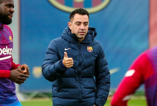 Xavi vì vậy chưa có được những quân bài tốt nhất để thực hiện giáo án luyện tập do mình soạn thảo.