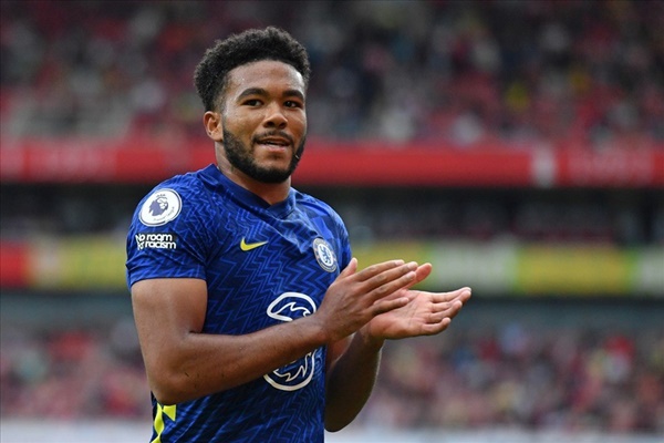 Tiền đạo - Reece James: Ngôi sao thuộc biên chế Chelsea gây sốt bởi khả năng dứt điểm 2 chân như một, và những cú sút của cầu thủ này mạnh như búa bổ.