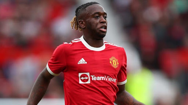 Trung vệ - Aaron Wan-Bissaka: Ngôi sao của M.U nổi tiếng là phòng ngự xuất sắc hơn tấn công, do đó anh được xếp đá ở trung tâm hàng thủ.