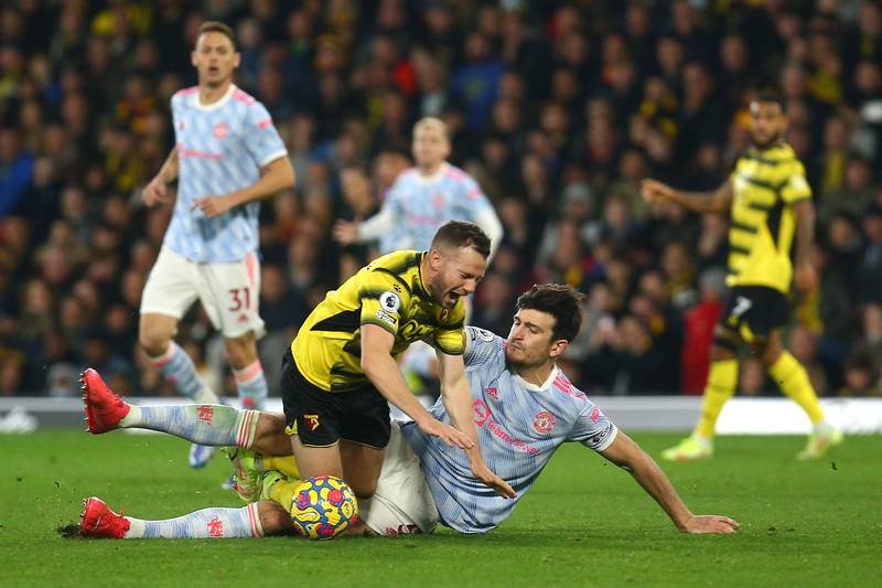 Cleverley bị Maguire phạm lỗi.