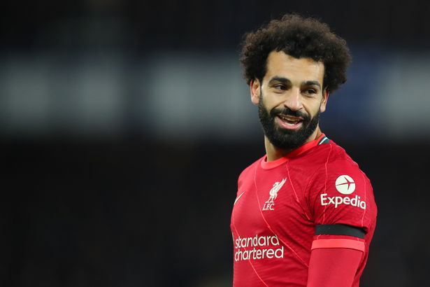 Tiền đạo phải: Mohamed Salah (Liverpool). Salah chính là cứu tinh của Liverpool khi họ chìm vào cơn khủng hoảng chấn thương mùa trước. Khi mùa giải 2021/22 khởi tranh, "Vua Ai Cập" tiếp tục thể hiện phong độ hủy diệt và đang dẫn đầu danh sách vua phá lưới EPL với 14 pha lập công.