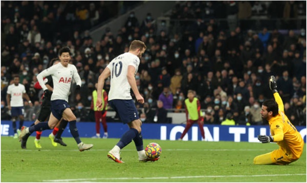 Harry Kane bỏ lỡ cơ hội ngon ăn.