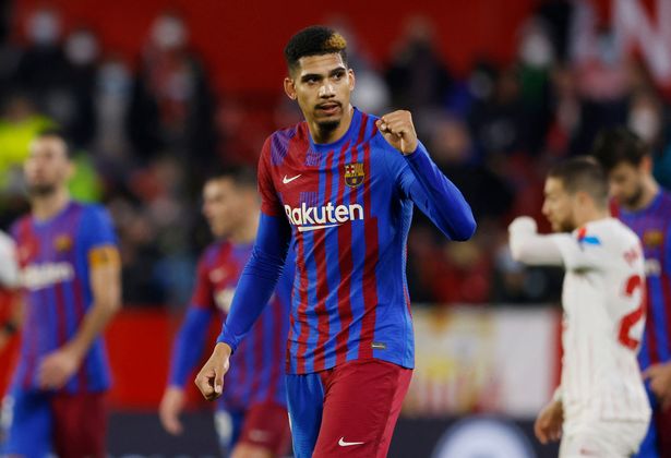 Araujo chỉ còn hợp đồng đến năm 2023 với Barca.