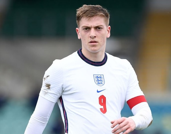 Tiền đạo - Liam Delap: Tài năng 19 tuổi được kỳ vọng sẽ thay thế Harry Kane ở vị trí số 9.