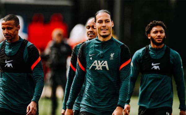 Virgil van Dijk vẫn đang là điểm tựa đáng tin cậy của hàng thủ Liverpool.